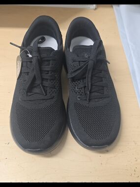 Kizik Unisex Black Our  Knit Athletic Sneakers Size 7.5 Men 9 Women